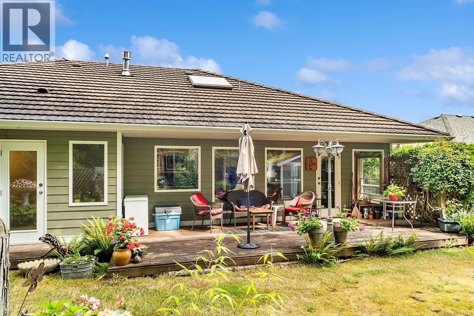 Photo 37 of 1064 Miraloma Dr, Qualicum Beach BC