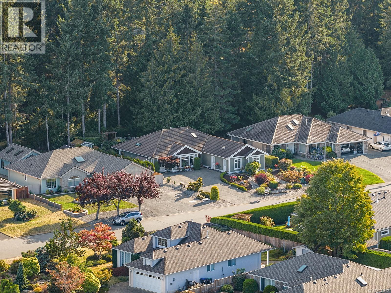 Photo 41 of 1064 Miraloma Dr, Qualicum Beach BC