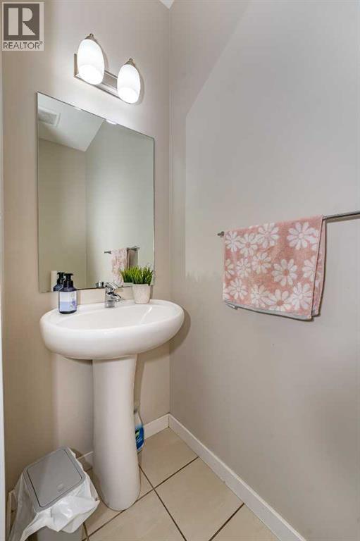 Photo 11 of 74 Carringvue Drive Nw, Calgary AB