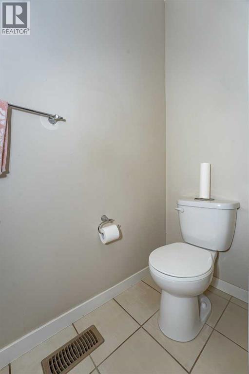 Photo 10 of 74 Carringvue Drive Nw, Calgary AB