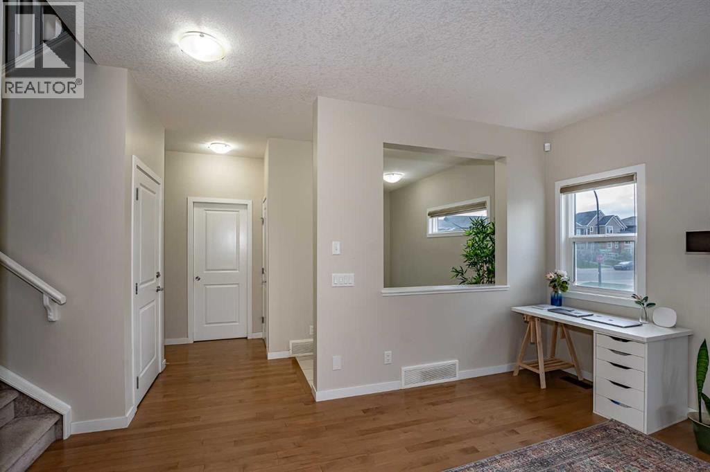 Photo 8 of 74 Carringvue Drive Nw, Calgary AB