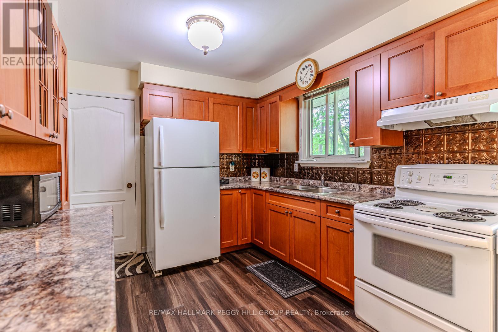 Photo 5 of 82 Helena Street, Wasaga Beach ON