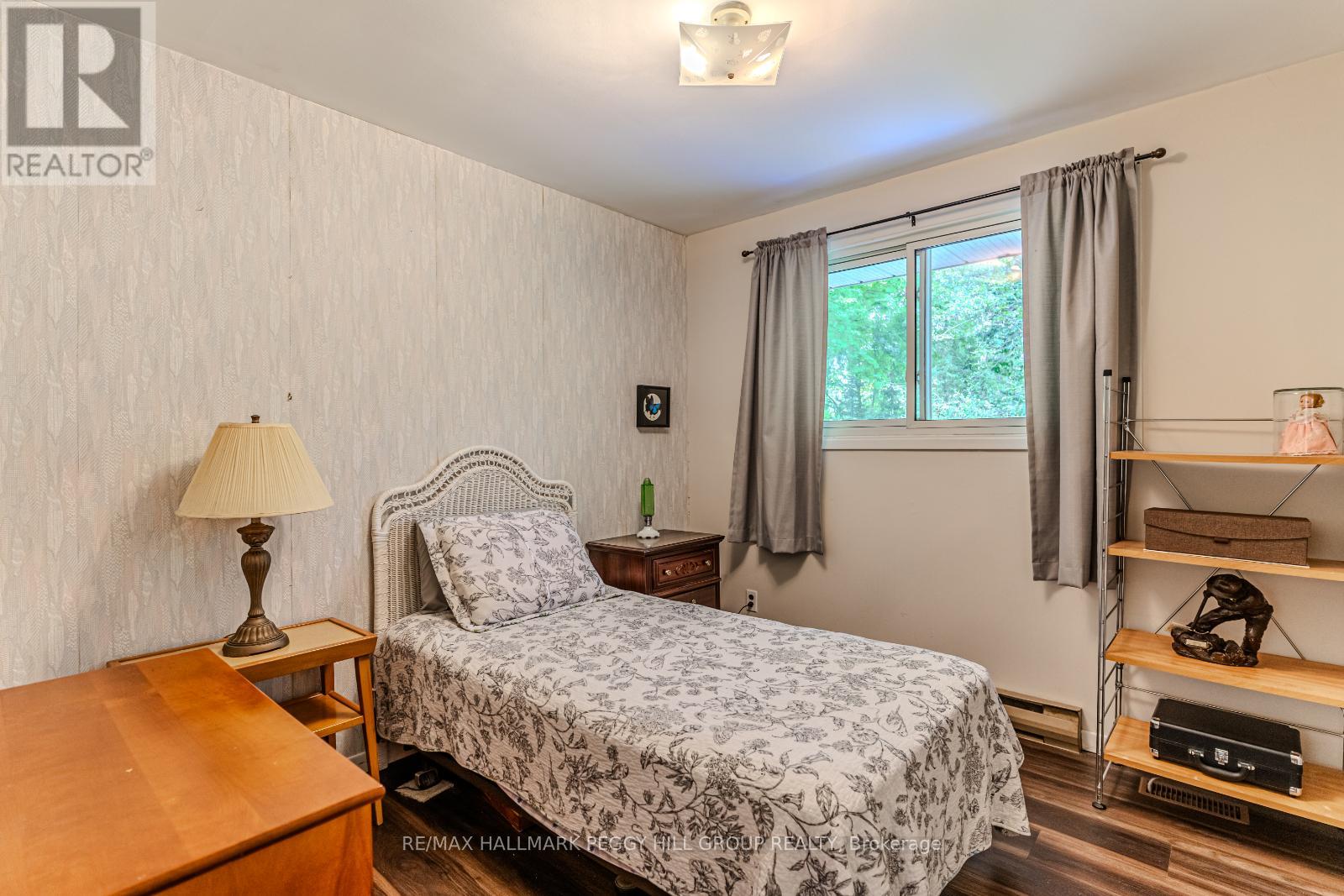 Photo 7 of 82 Helena Street, Wasaga Beach ON