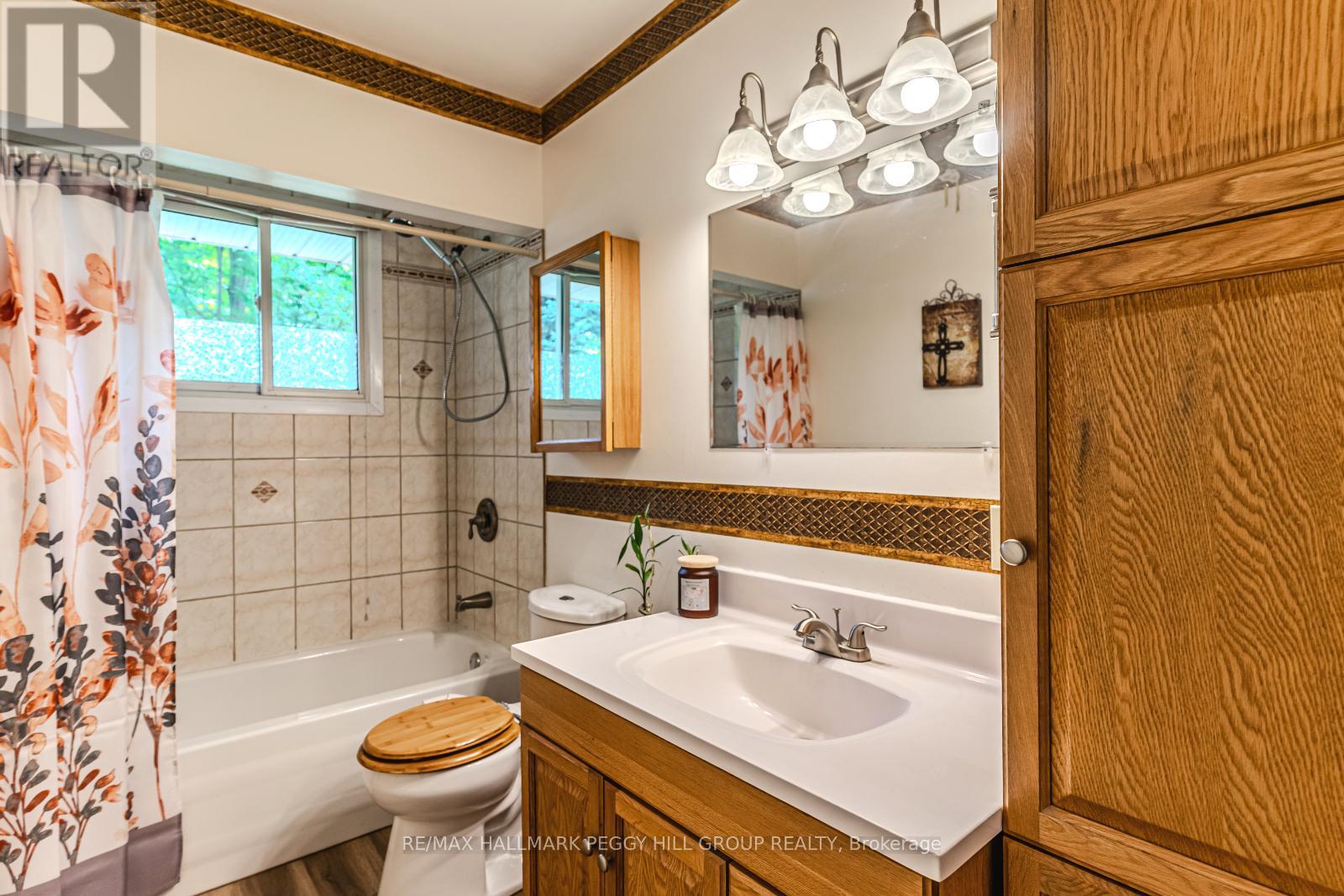 Photo 9 of 82 Helena Street, Wasaga Beach ON