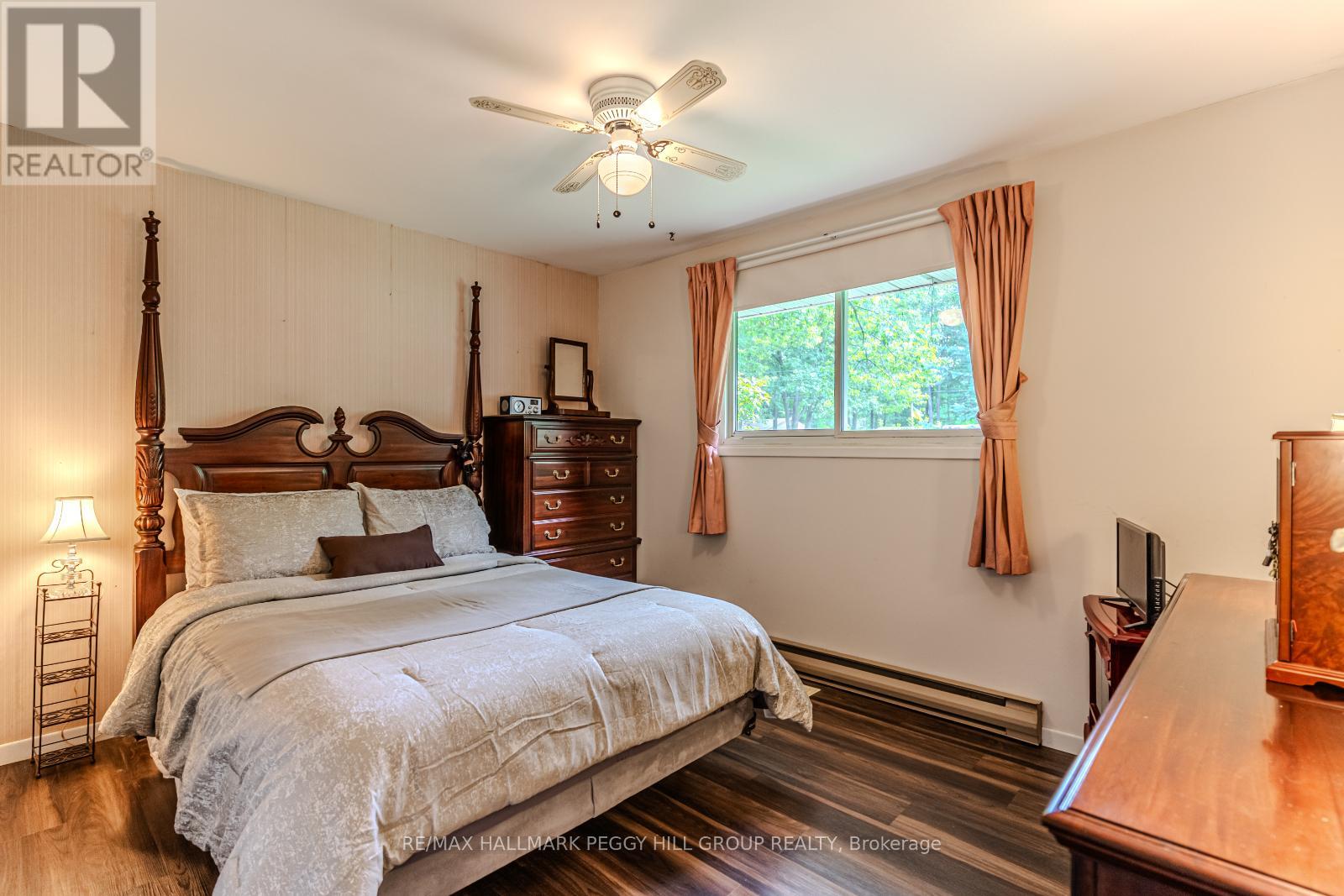 Photo 6 of 82 Helena Street, Wasaga Beach ON