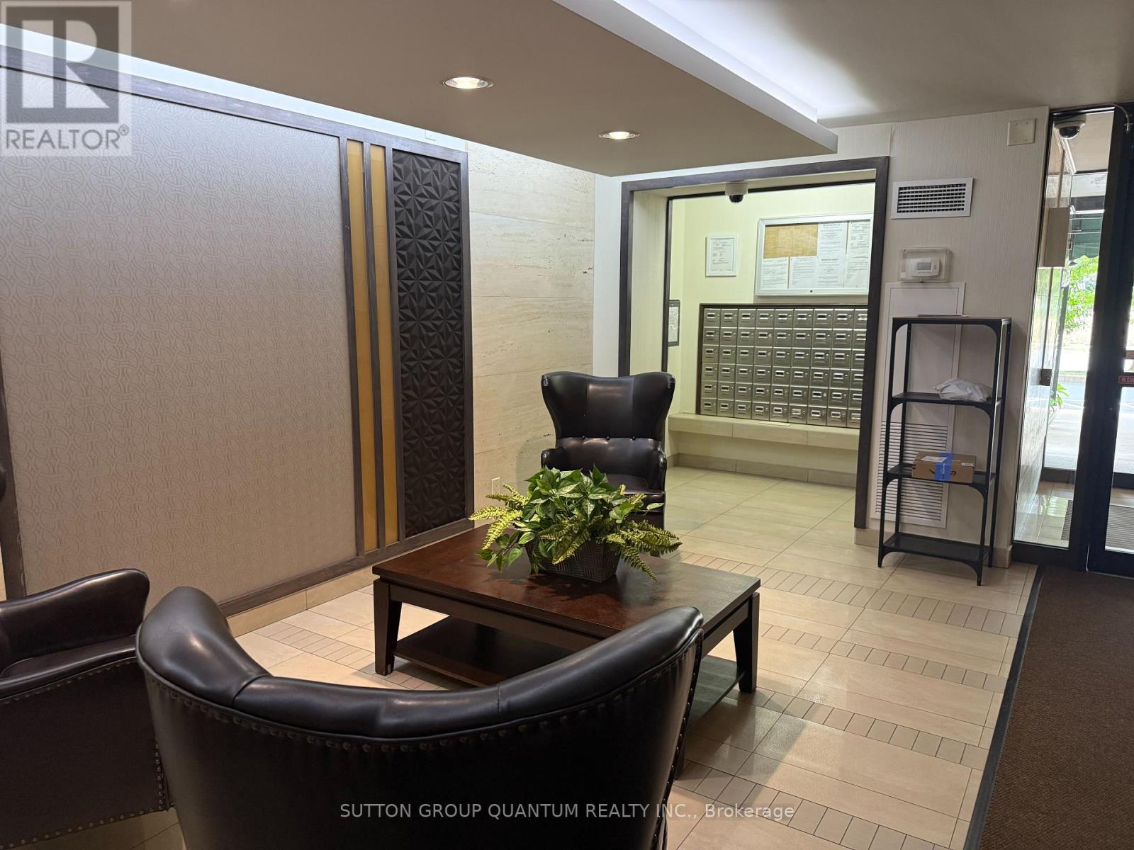 Photo 3 of 706 1425 Ghent Avenue, Burlington ON