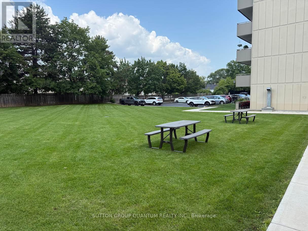 Photo 5 of 706 1425 Ghent Avenue, Burlington ON