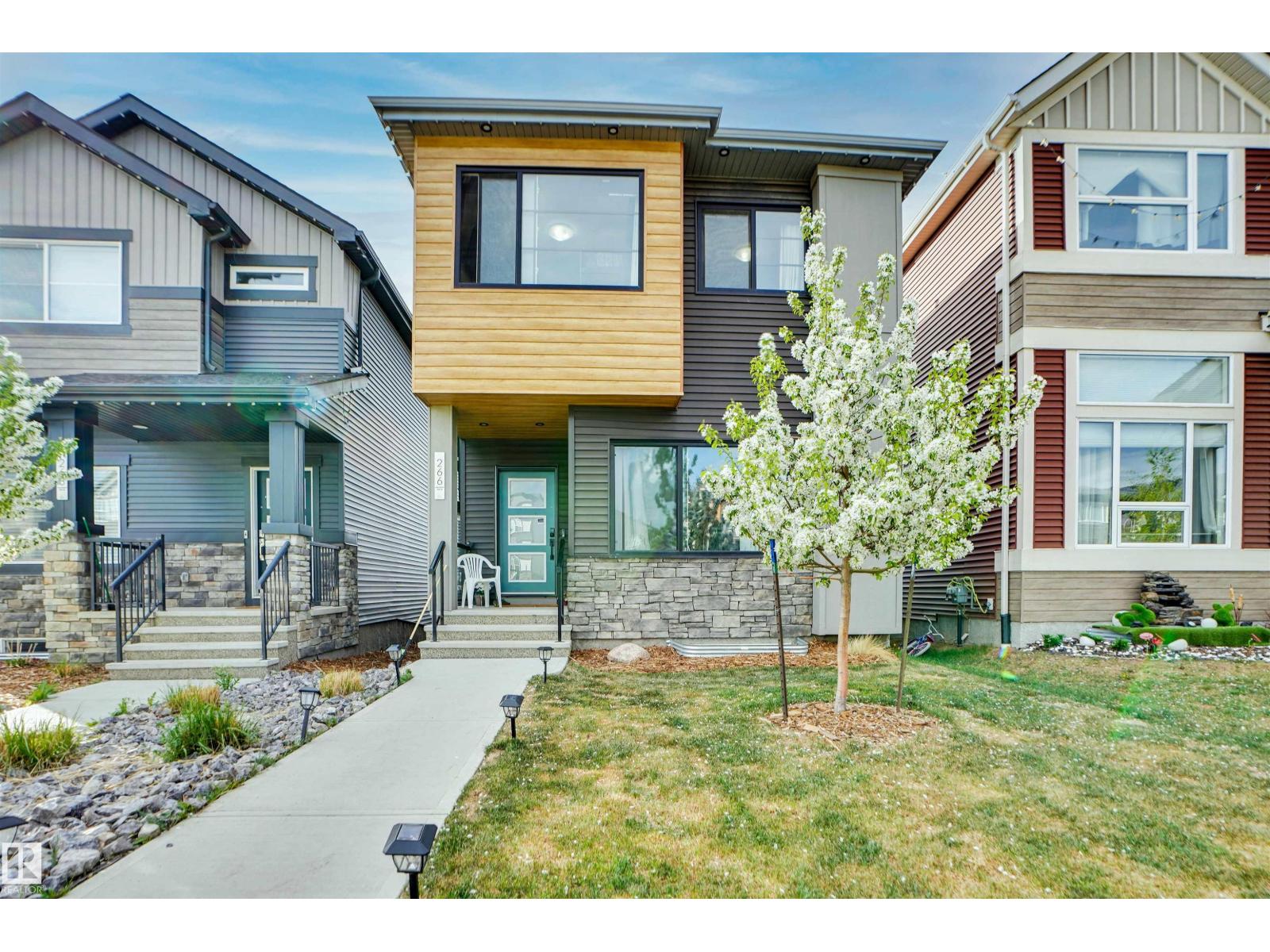 Photo 2 of 266 Charlesworth Dr Sw, Edmonton AB