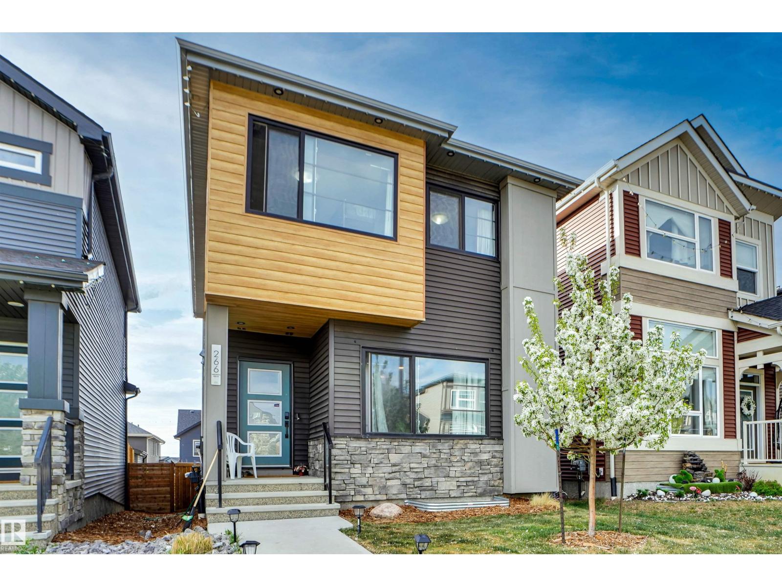 Photo 3 of 266 Charlesworth Dr Sw, Edmonton AB
