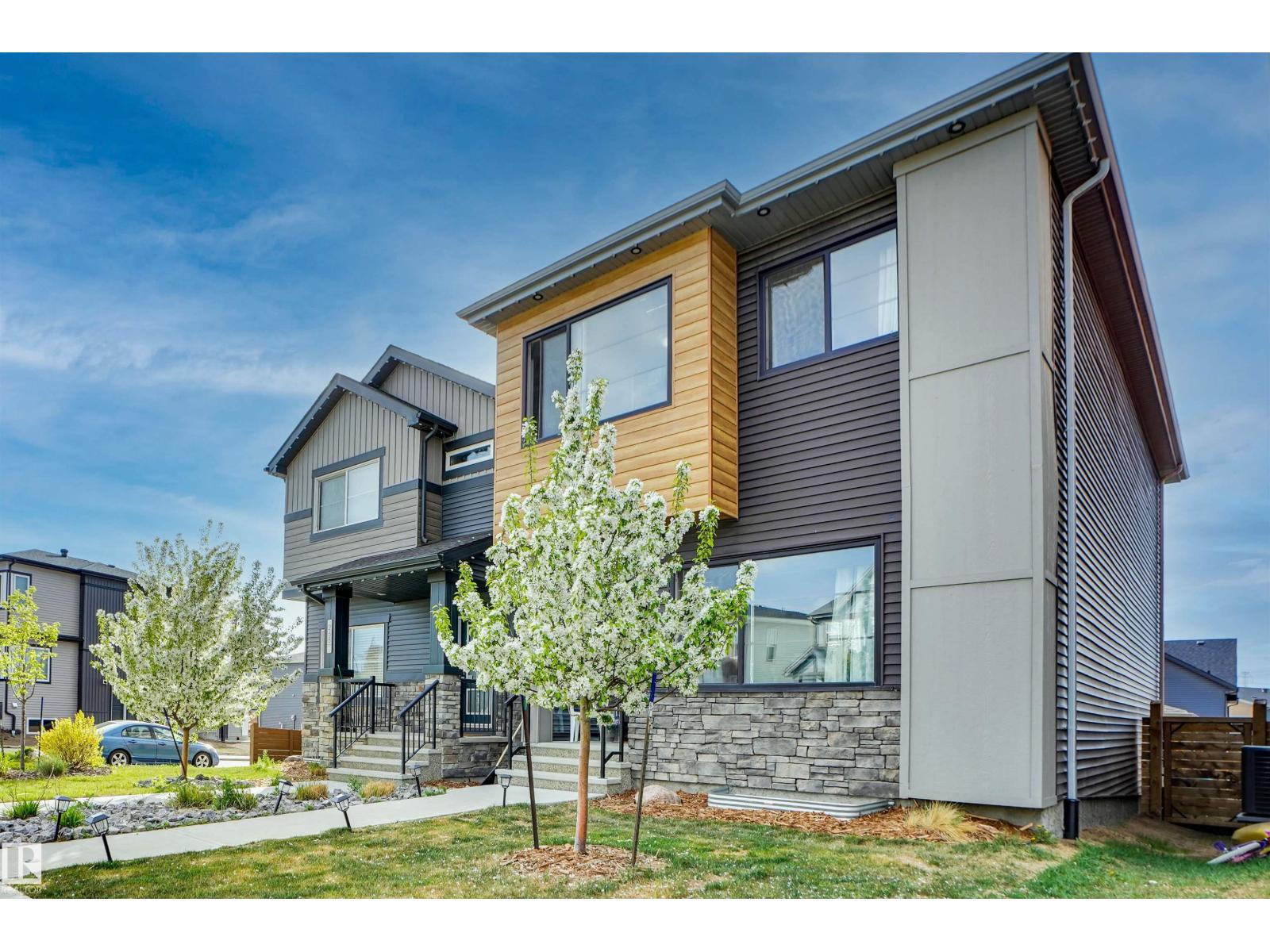 Photo 4 of 266 Charlesworth Dr Sw, Edmonton AB