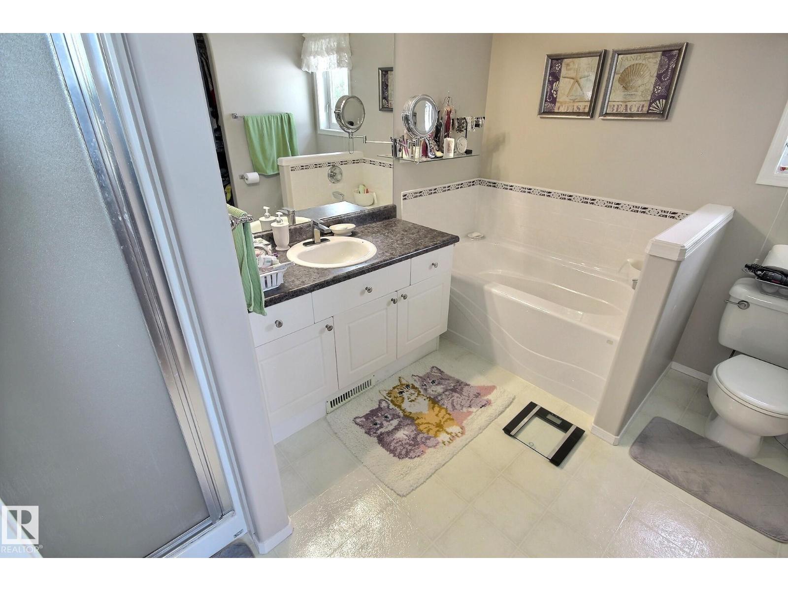 Photo 17 of 428 Rainbow Cr, Sherwood Park AB