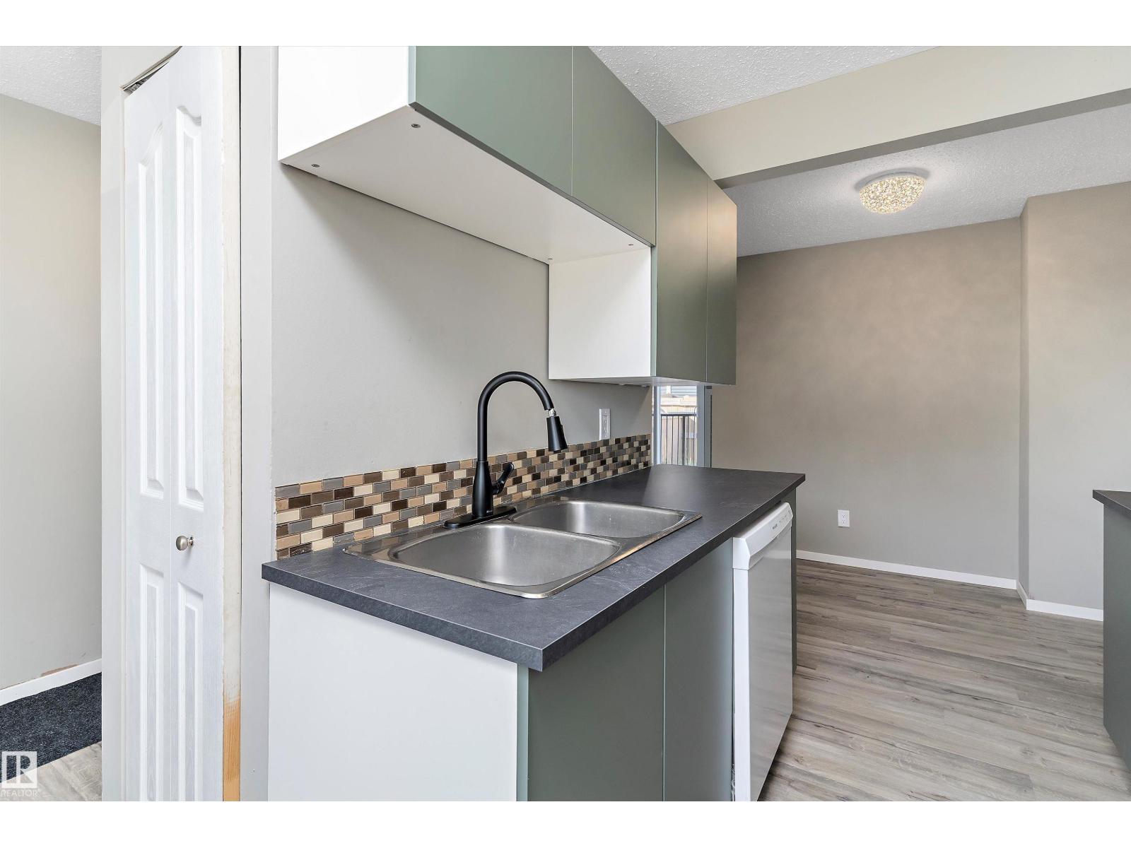 Photo 13 of 467 Dunluce Rd Nw, Edmonton AB