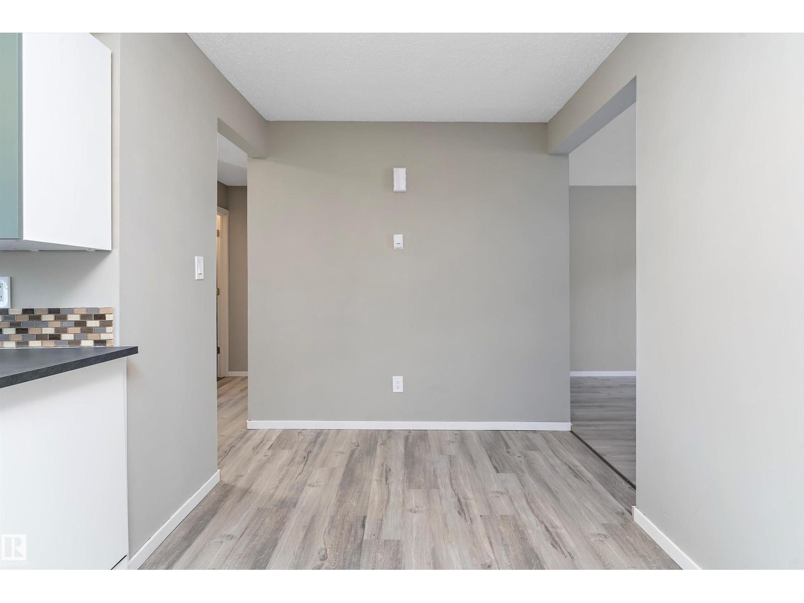 Photo 14 of 467 Dunluce Rd Nw, Edmonton AB