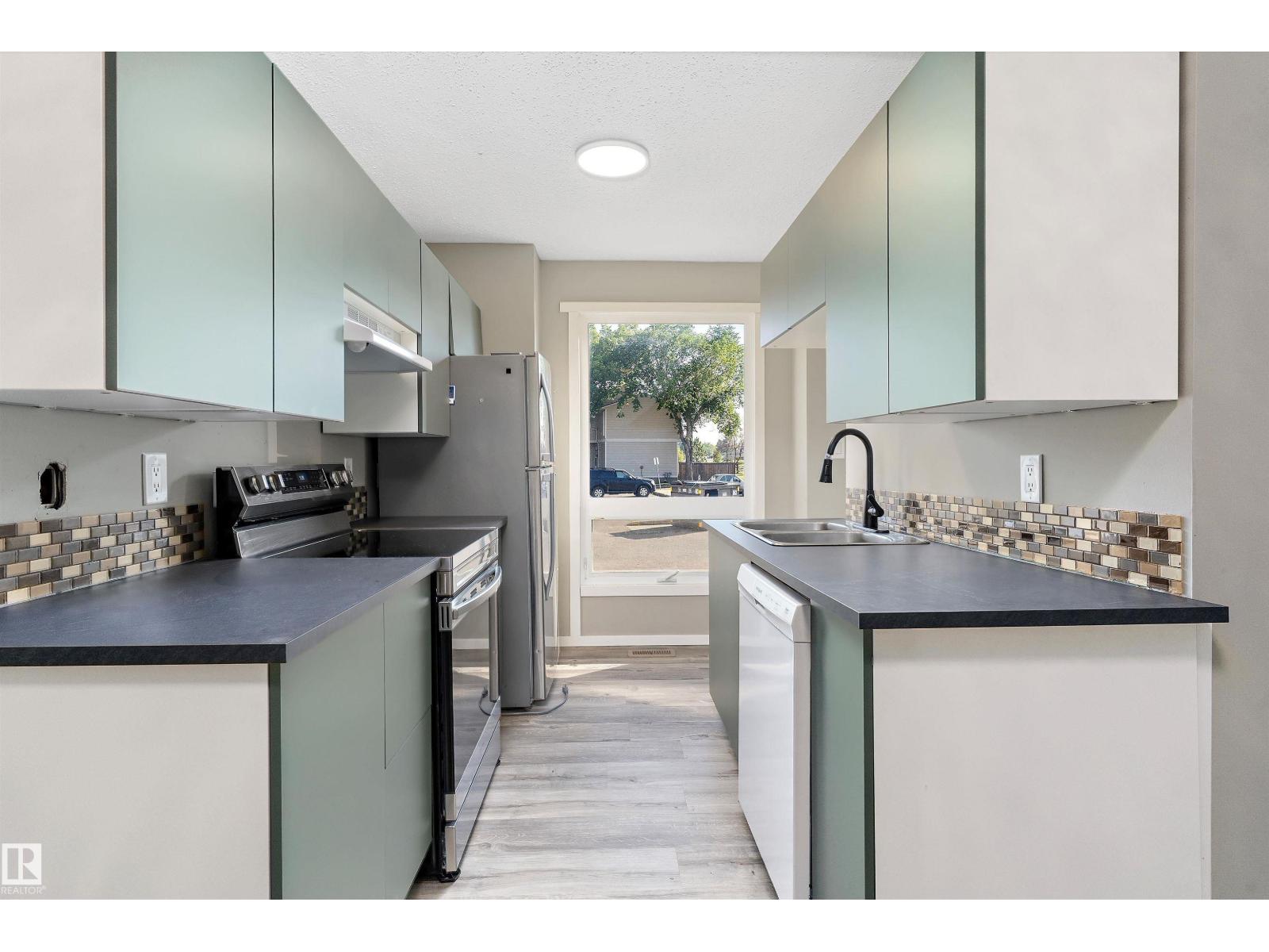 Photo 10 of 467 Dunluce Rd Nw, Edmonton AB
