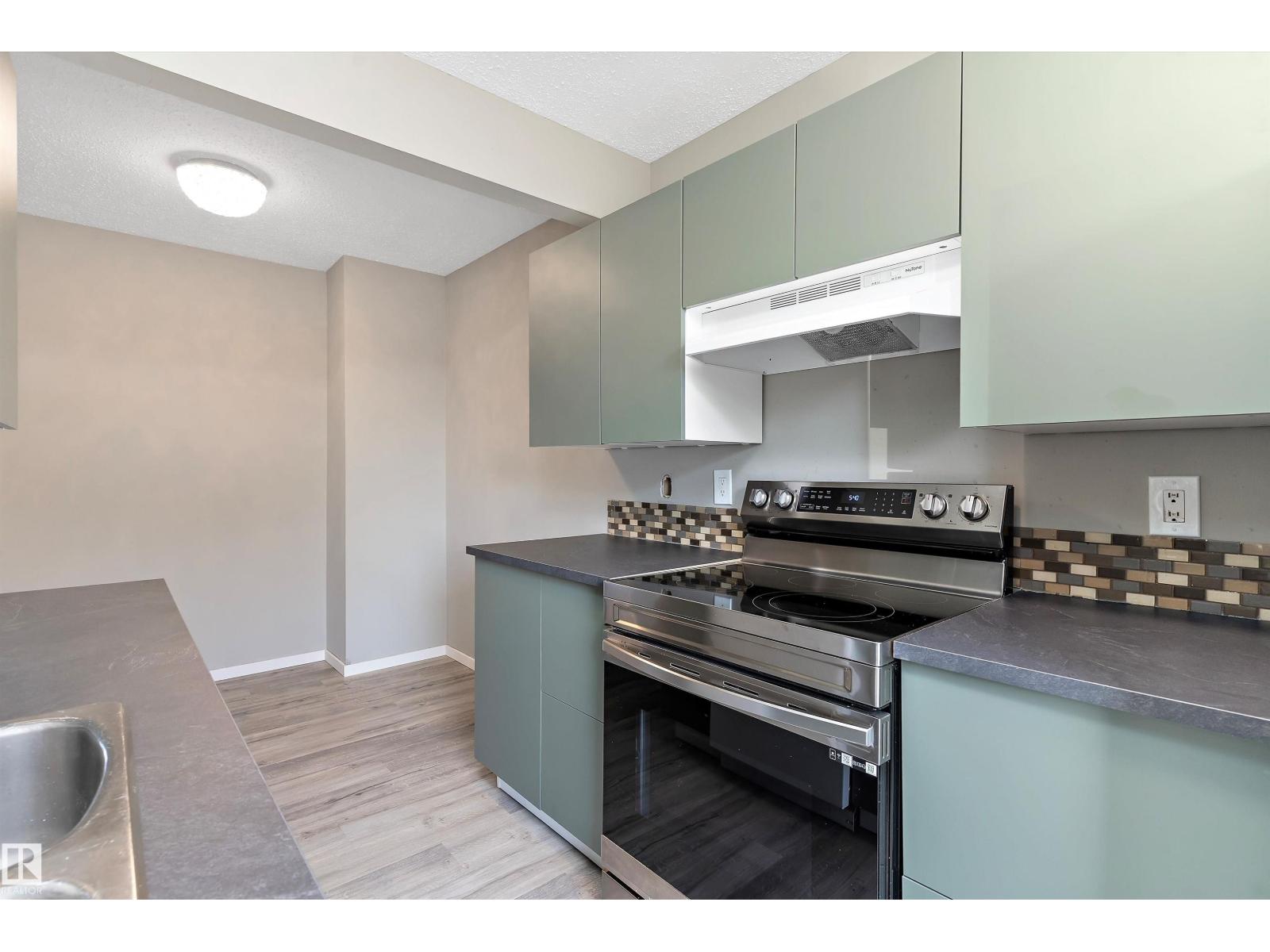Photo 12 of 467 Dunluce Rd Nw, Edmonton AB