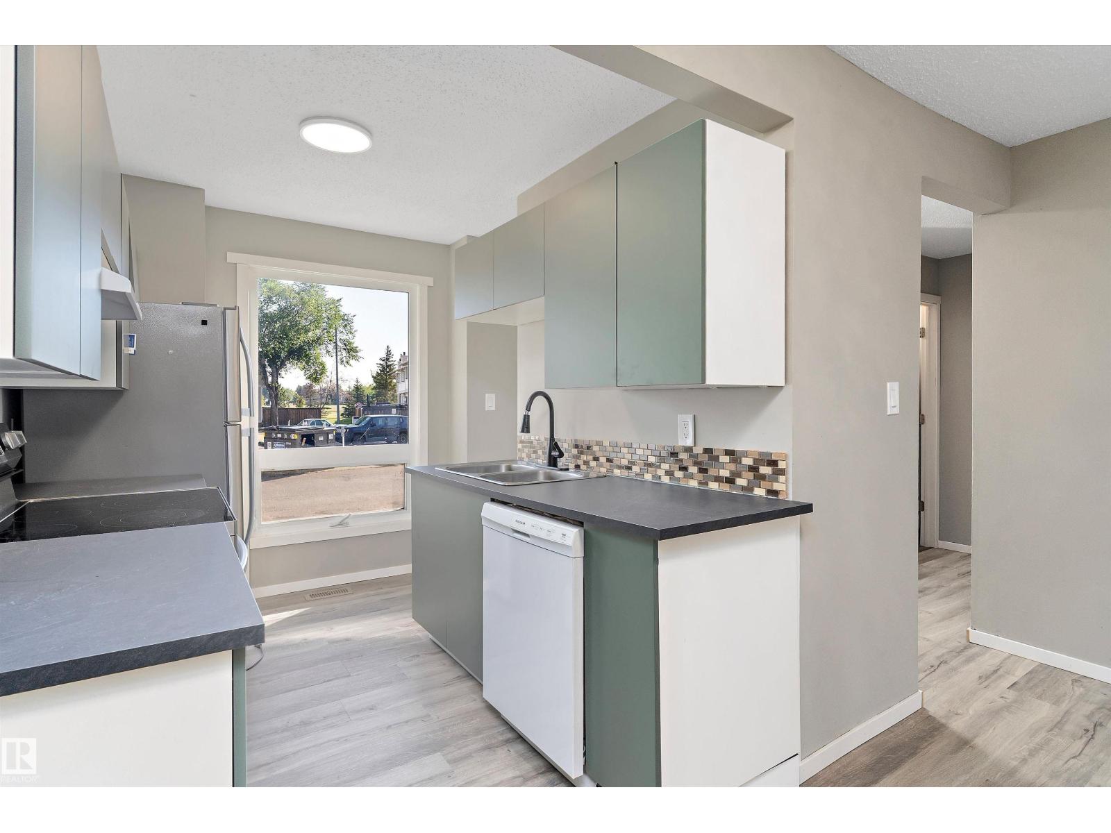 Photo 11 of 467 Dunluce Rd Nw, Edmonton AB