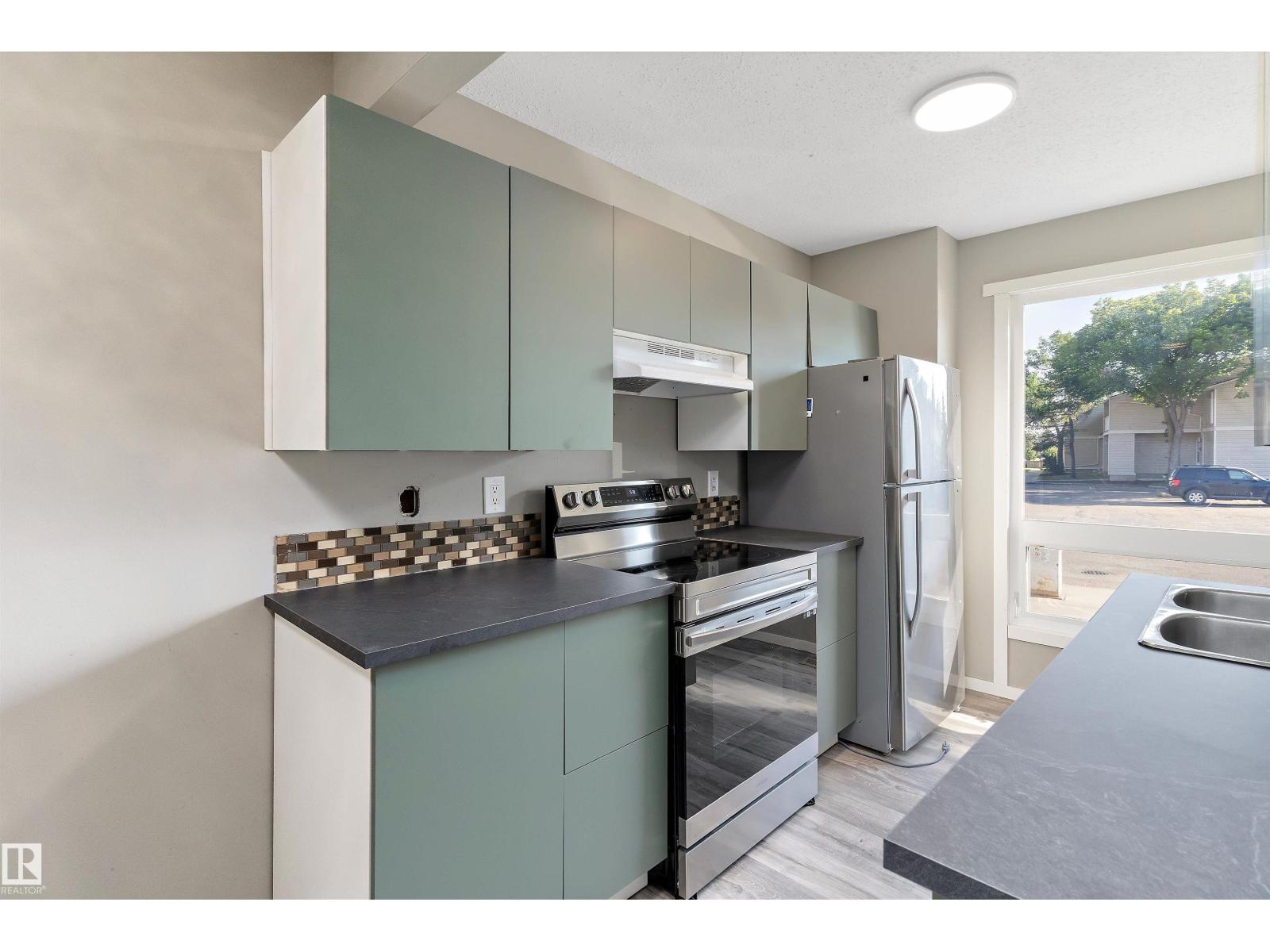 Photo 9 of 467 Dunluce Rd Nw, Edmonton AB