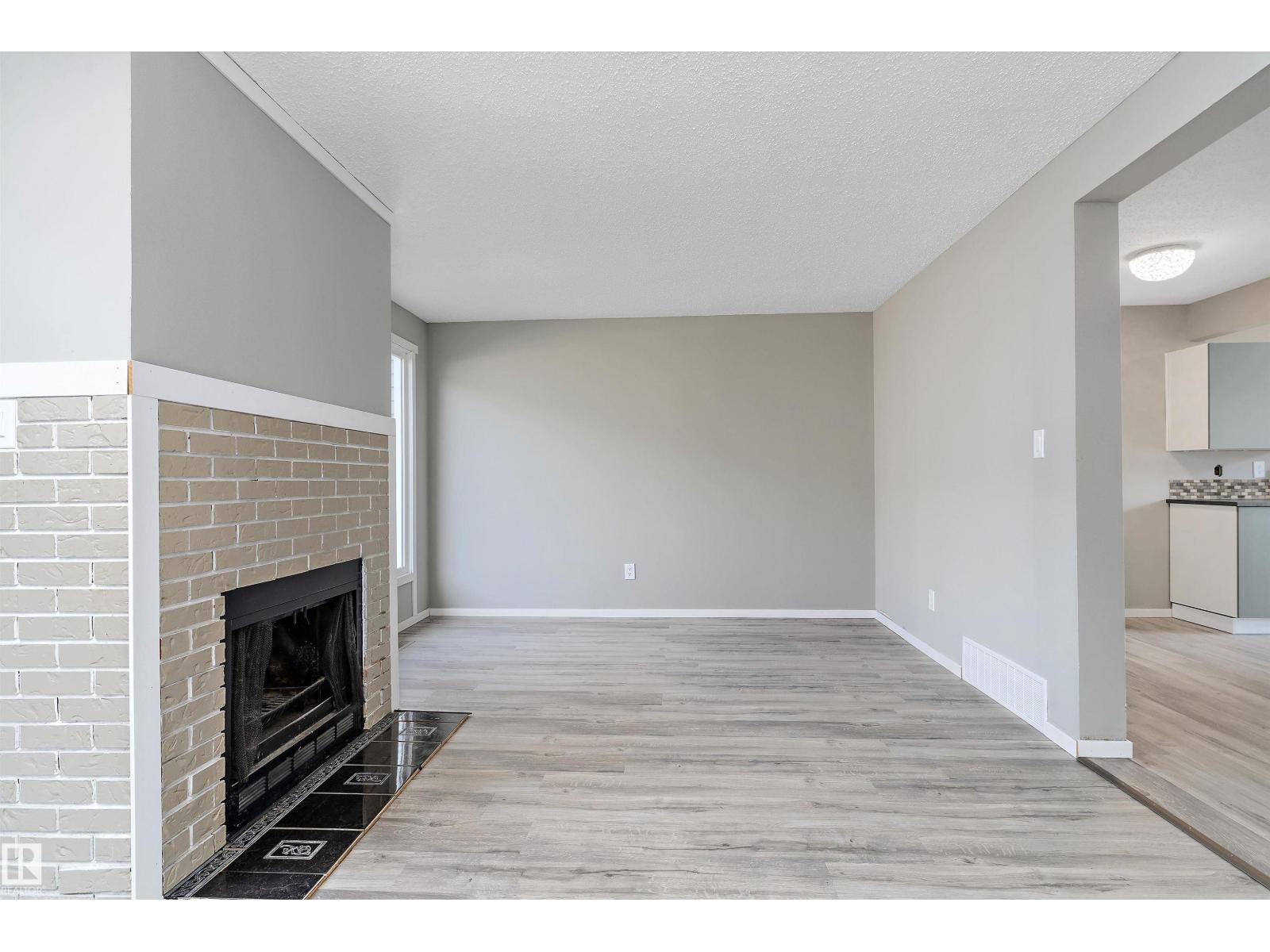 Photo 15 of 467 Dunluce Rd Nw, Edmonton AB