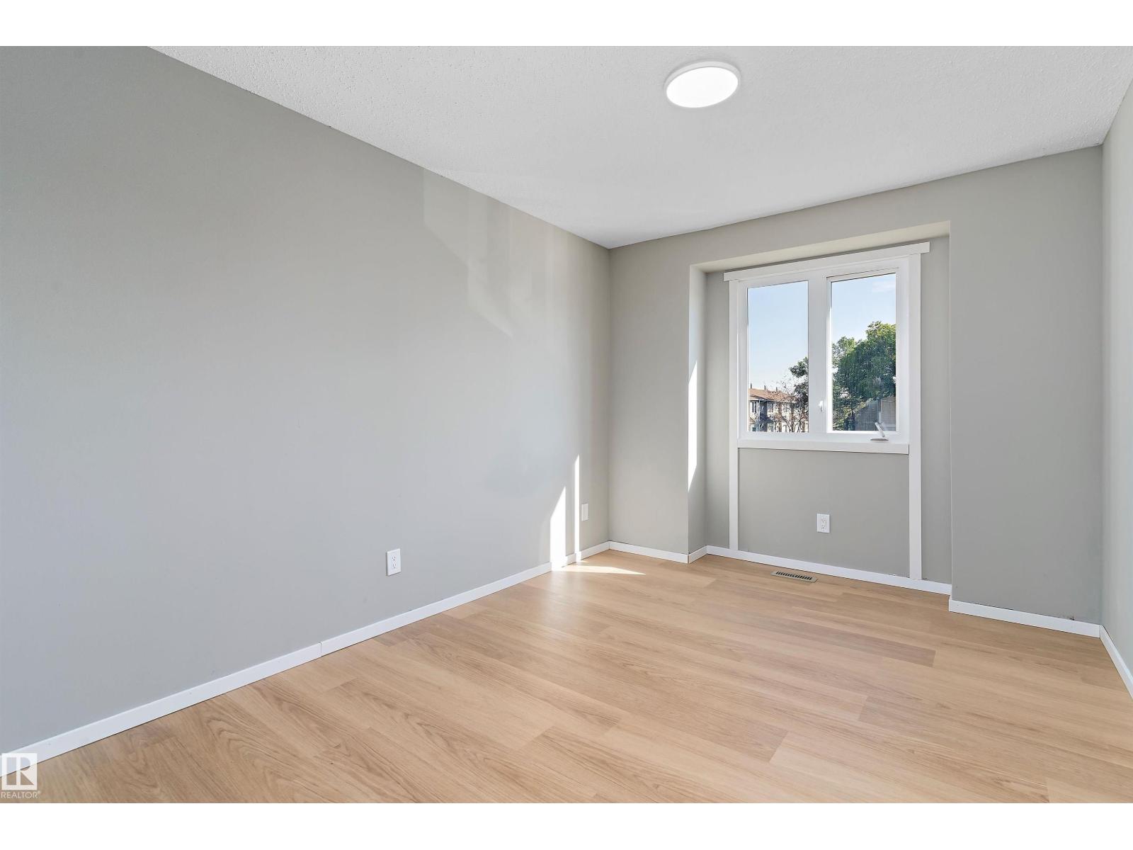 Photo 27 of 467 Dunluce Rd Nw, Edmonton AB