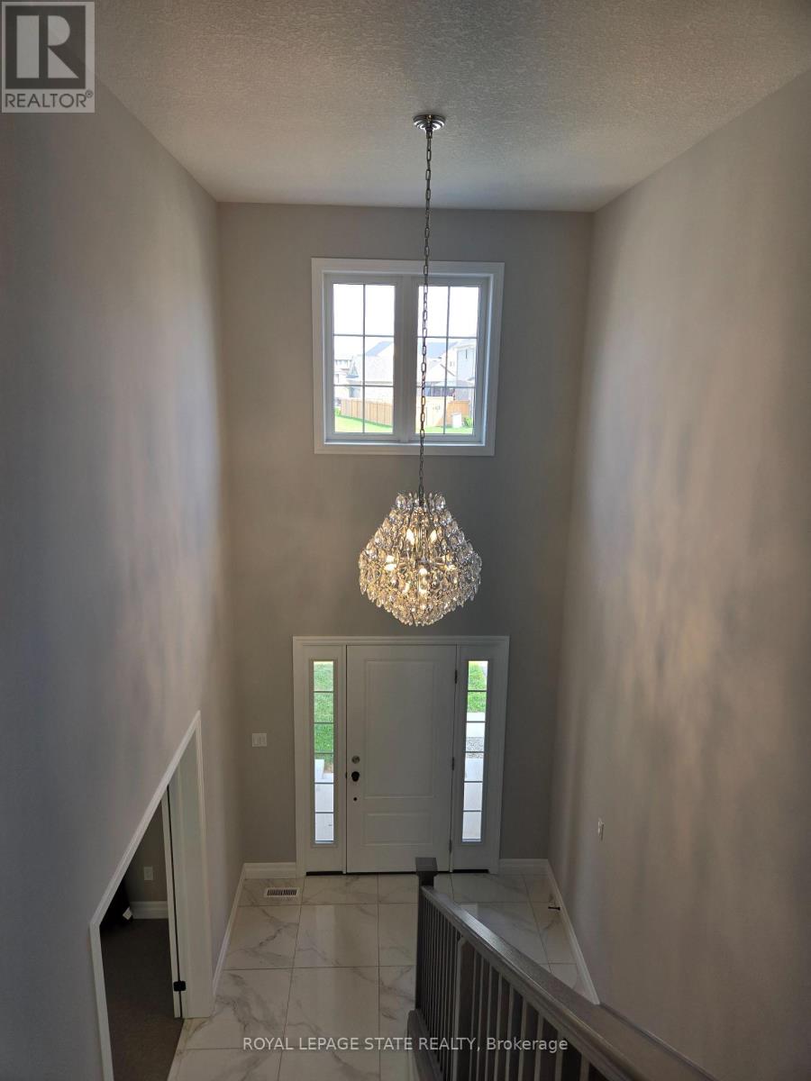 Photo 3 of 15 Dunning Way, St Thomas ON