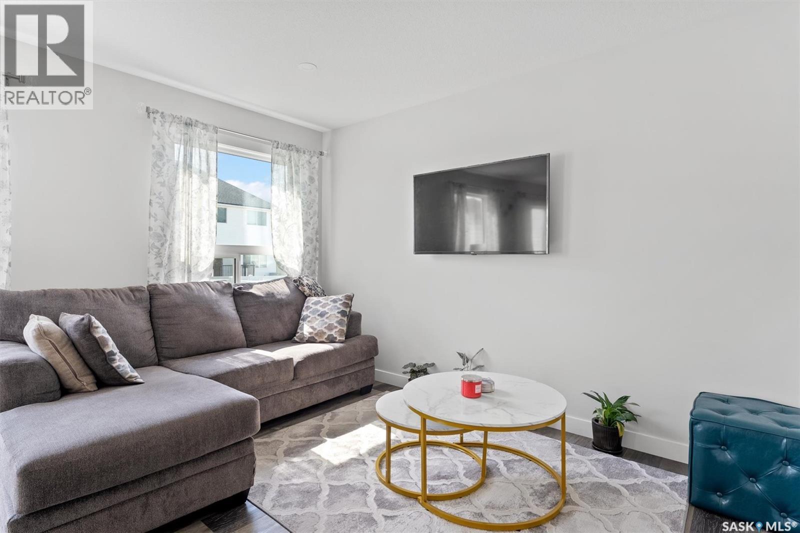 Photo 3 of 144 Tufts Way, Saskatoon SK