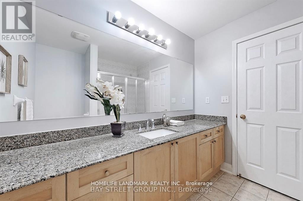 Photo 11 of 25 Tower Bridge Crescent S, Markham ON