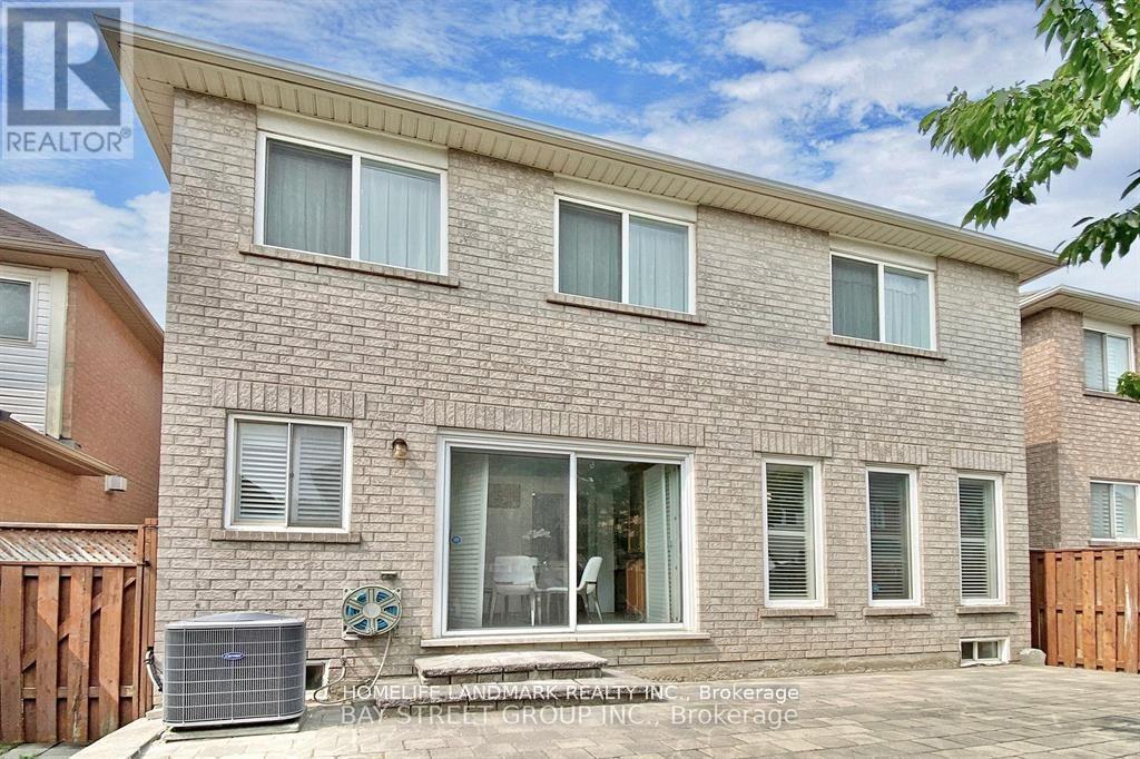 Photo 13 of 25 Tower Bridge Crescent S, Markham ON
