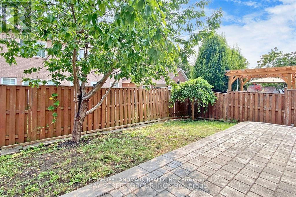 Photo 14 of 25 Tower Bridge Crescent S, Markham ON