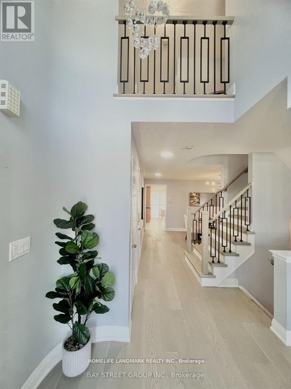 Photo 2 of 25 Tower Bridge Crescent S, Markham ON