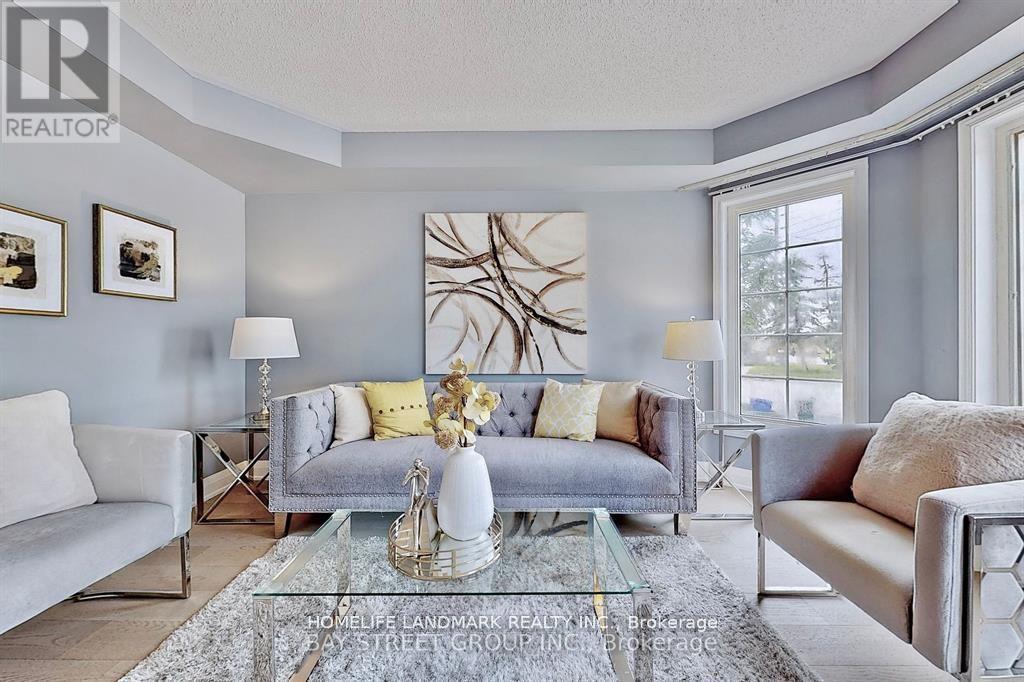 Photo 3 of 25 Tower Bridge Crescent S, Markham ON