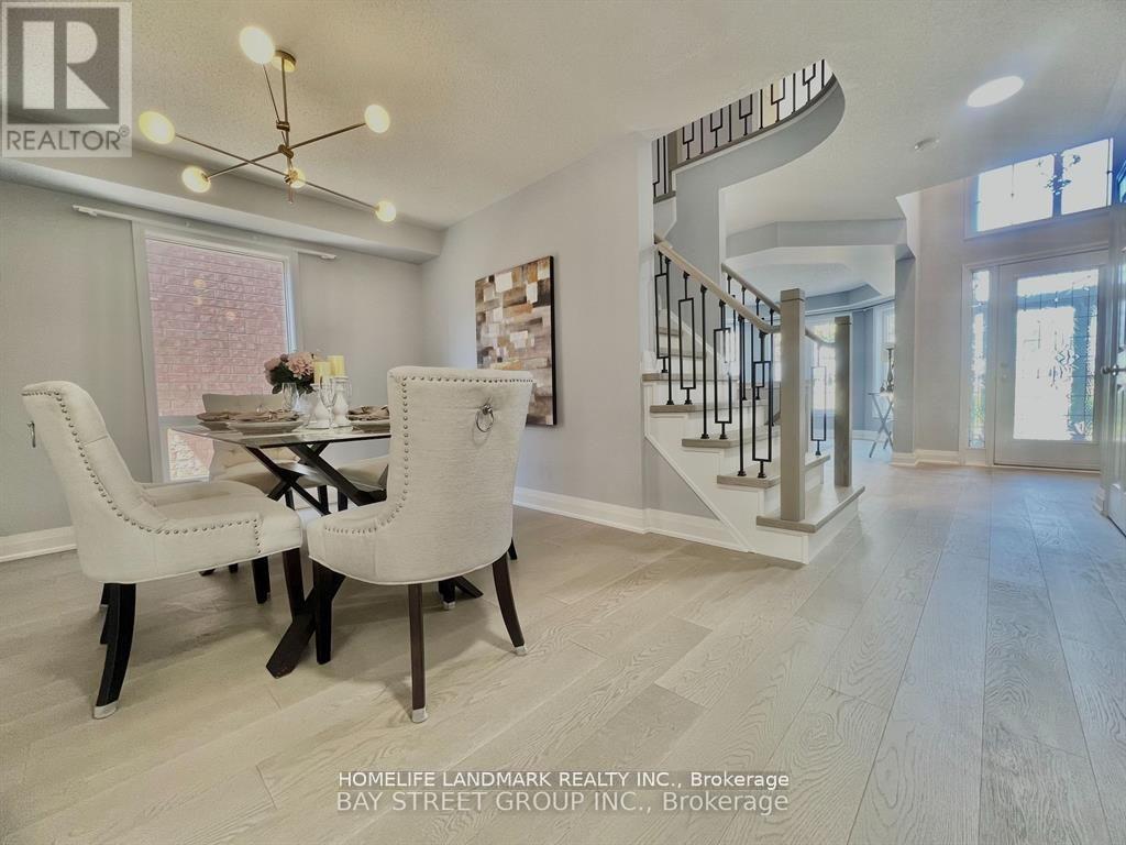 Photo 4 of 25 Tower Bridge Crescent S, Markham ON