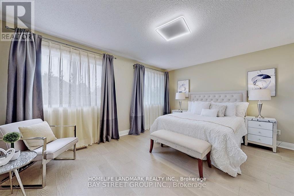 Photo 7 of 25 Tower Bridge Crescent S, Markham ON