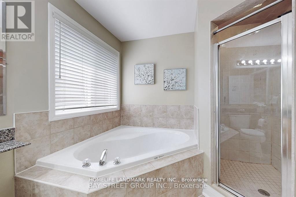 Photo 8 of 25 Tower Bridge Crescent S, Markham ON