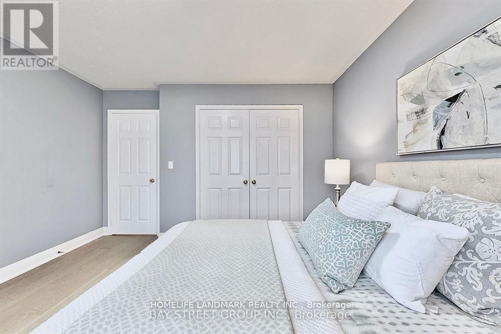 Photo 9 of 25 Tower Bridge Crescent S, Markham ON