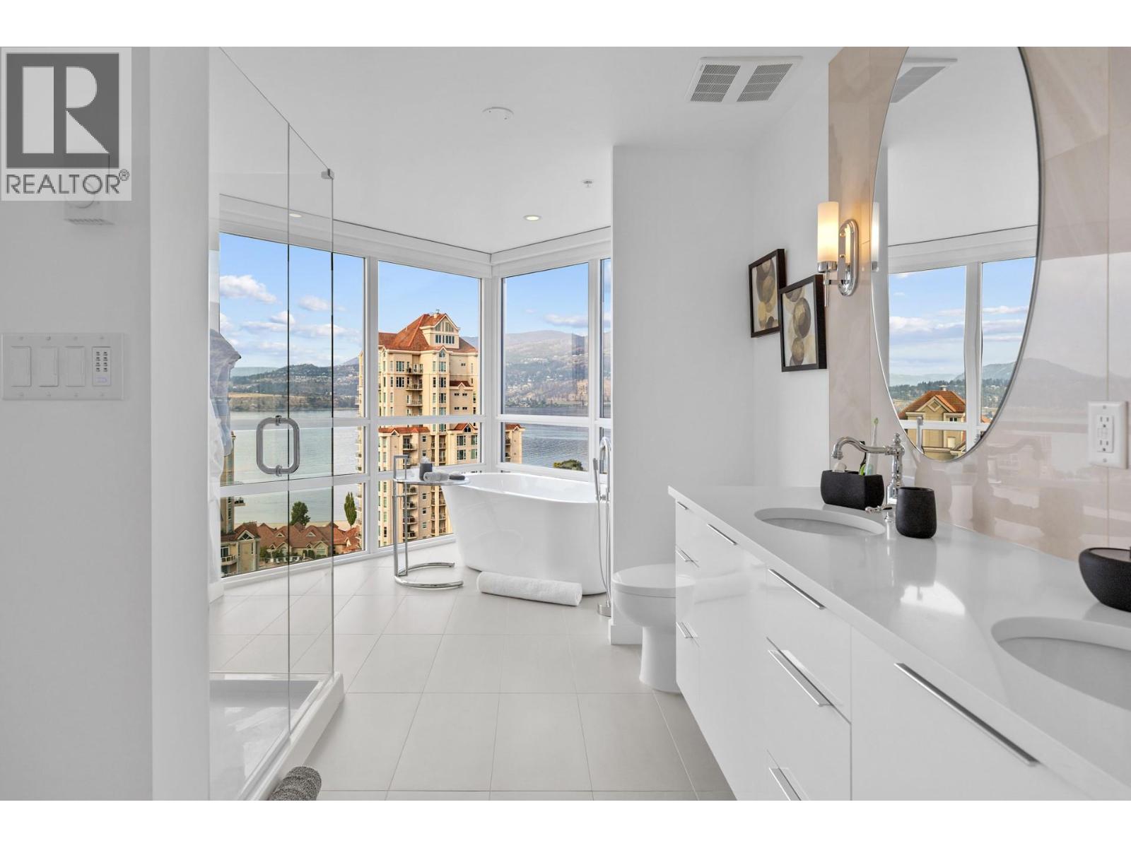 Photo 2 of 1151 Sunset Drive Unit 1701, Kelowna BC