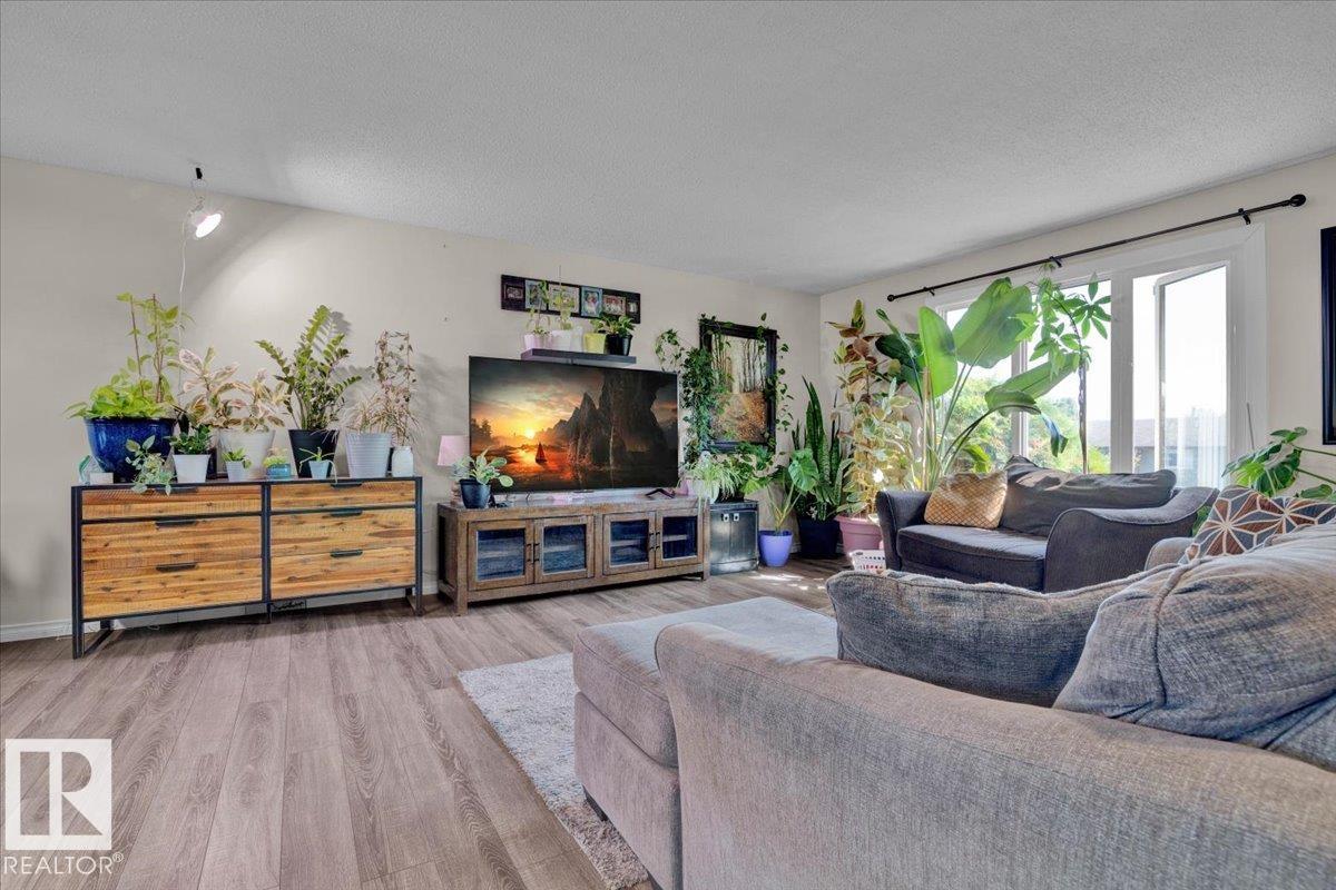 Photo 5 of 4518 48 Av, Gibbons AB