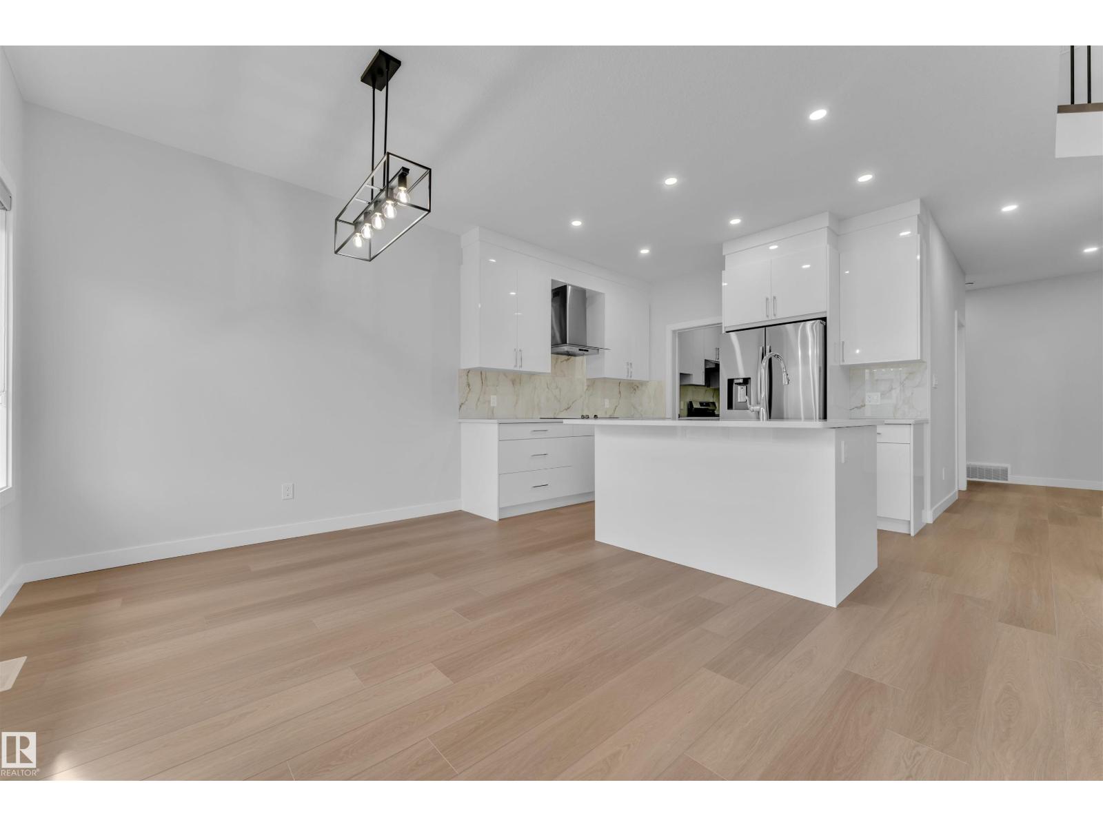 Photo 12 of 204 Crystal Creek Dr, Leduc AB