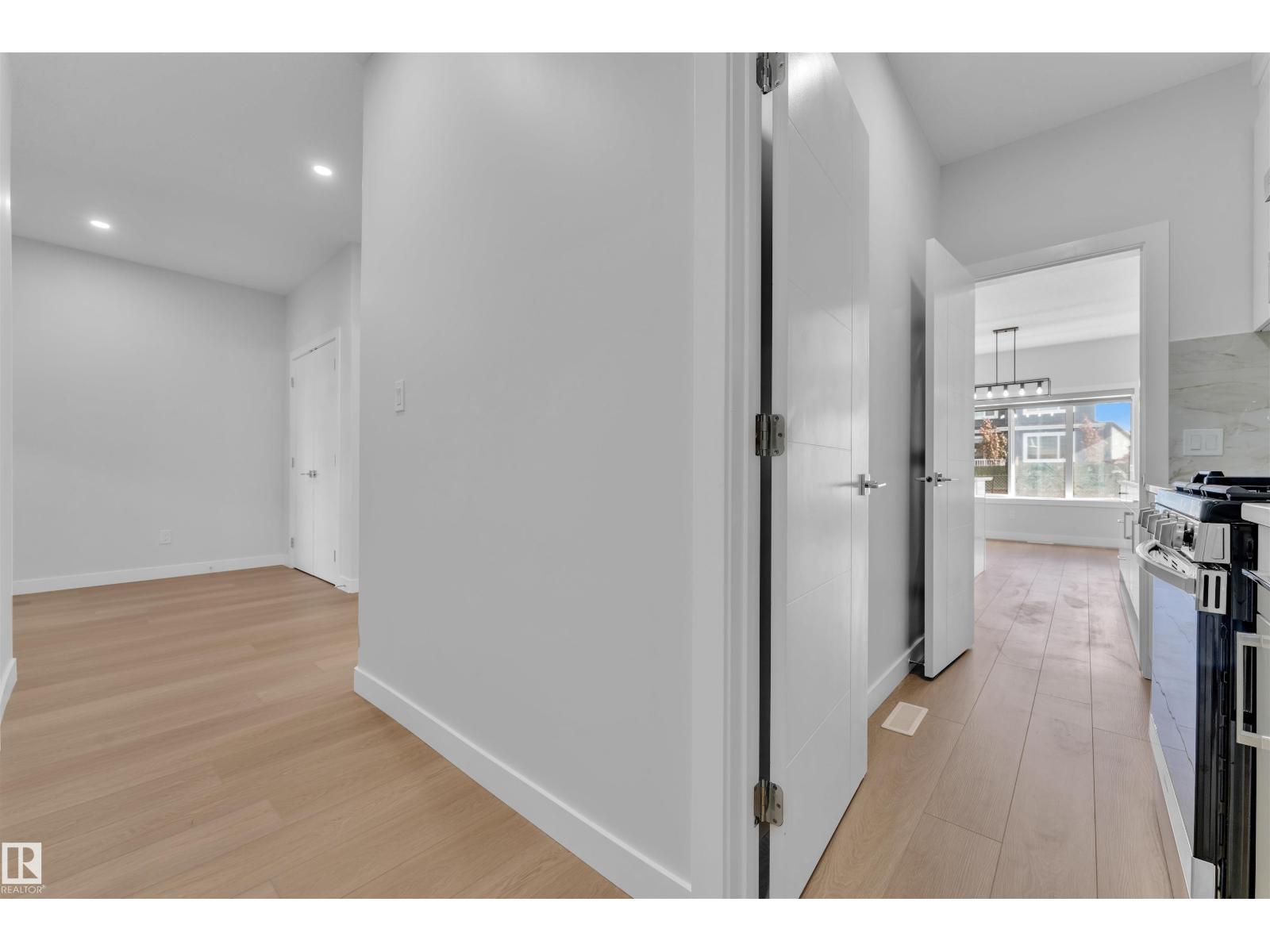 Photo 8 of 204 Crystal Creek Dr, Leduc AB