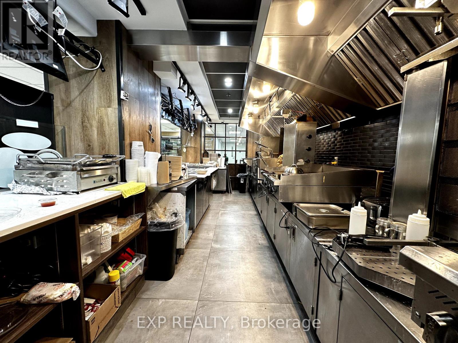 Photo 11 of 7 100 Queensway W, Mississauga ON