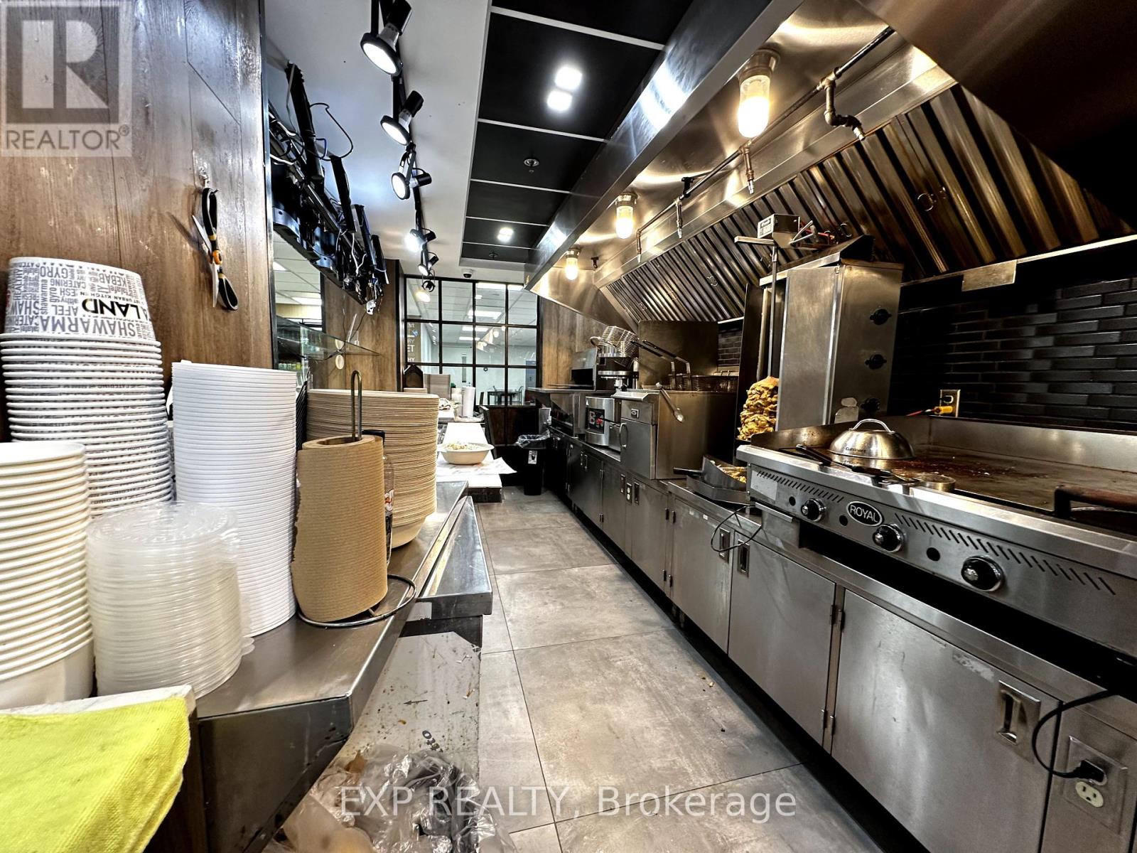 Photo 12 of 7 100 Queensway W, Mississauga ON