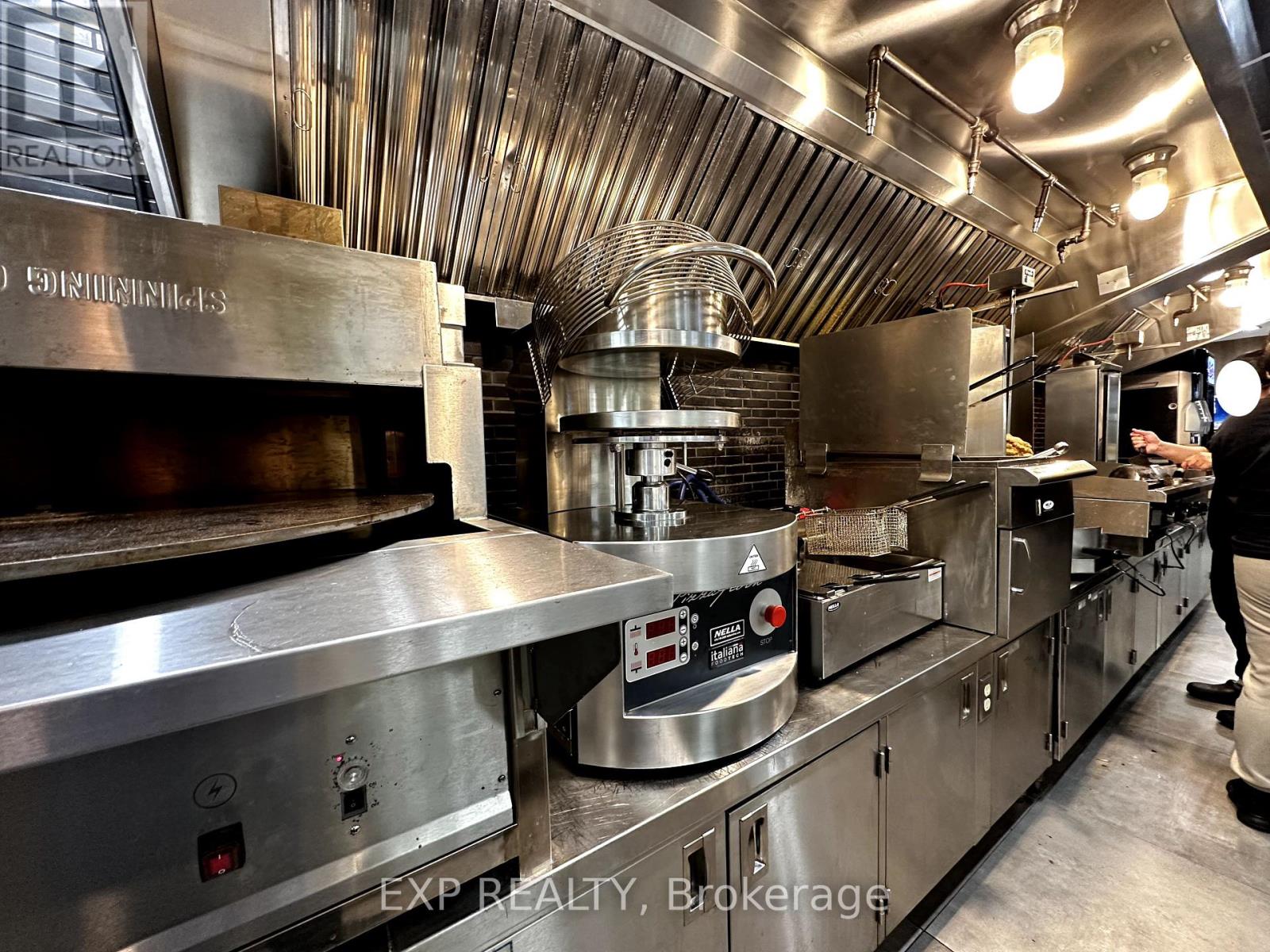 Photo 18 of 7 100 Queensway W, Mississauga ON