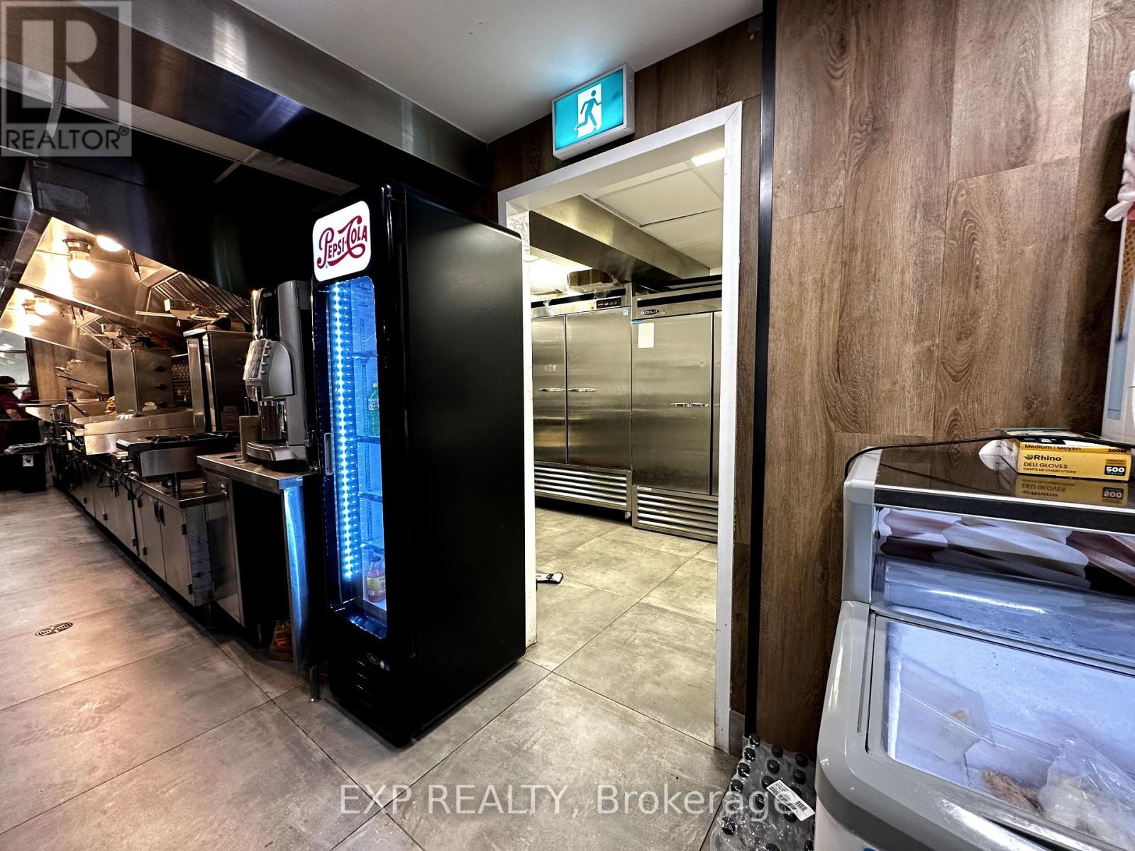 Photo 20 of 7 100 Queensway W, Mississauga ON