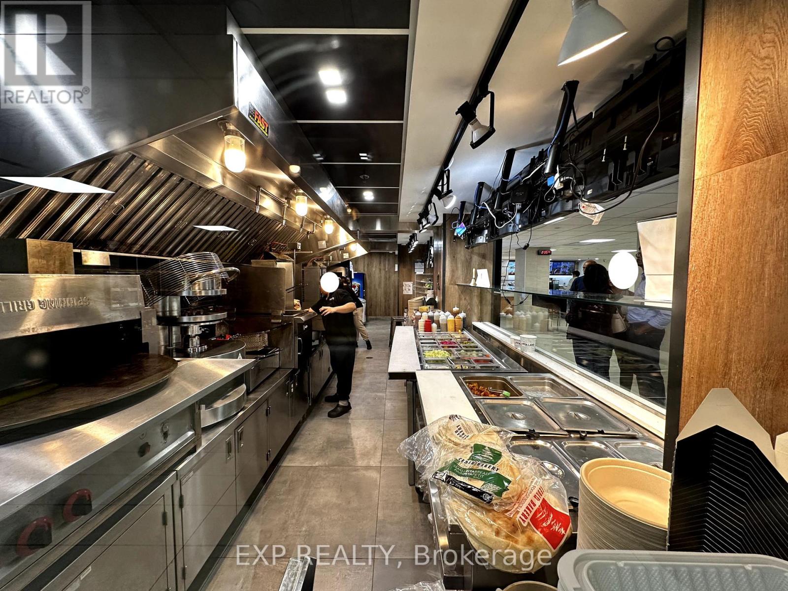 Photo 9 of 7 100 Queensway W, Mississauga ON