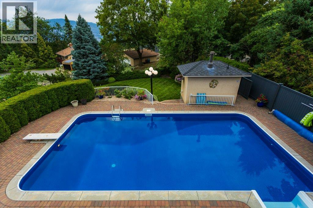 1061 Avondale Place - 26