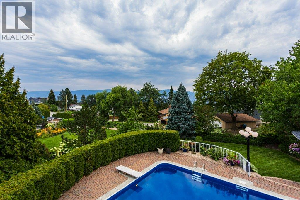 1061 Avondale Place - 27