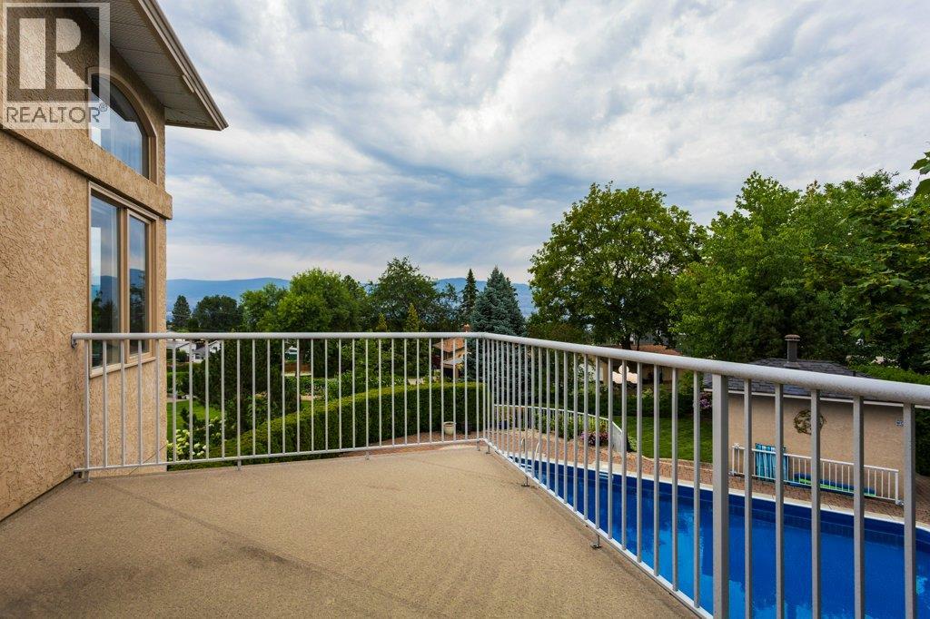 1061 Avondale Place - 40