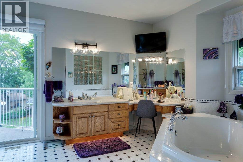 1061 Avondale Place - 44
