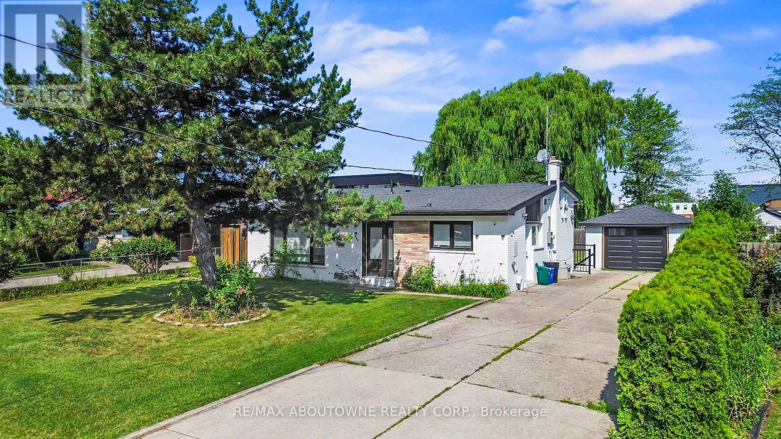 Photo 1 of Lower 523 Pinegrove Road, Oakville ON