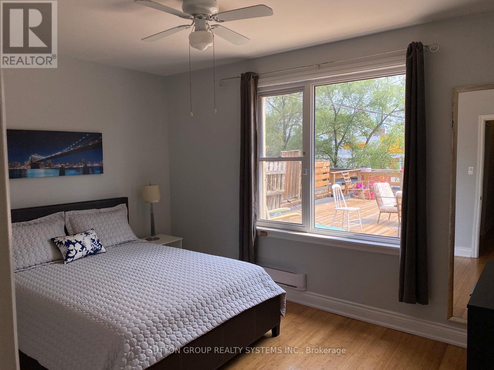 Photo 4 of 2 2995 Dundas Street W, Toronto ON