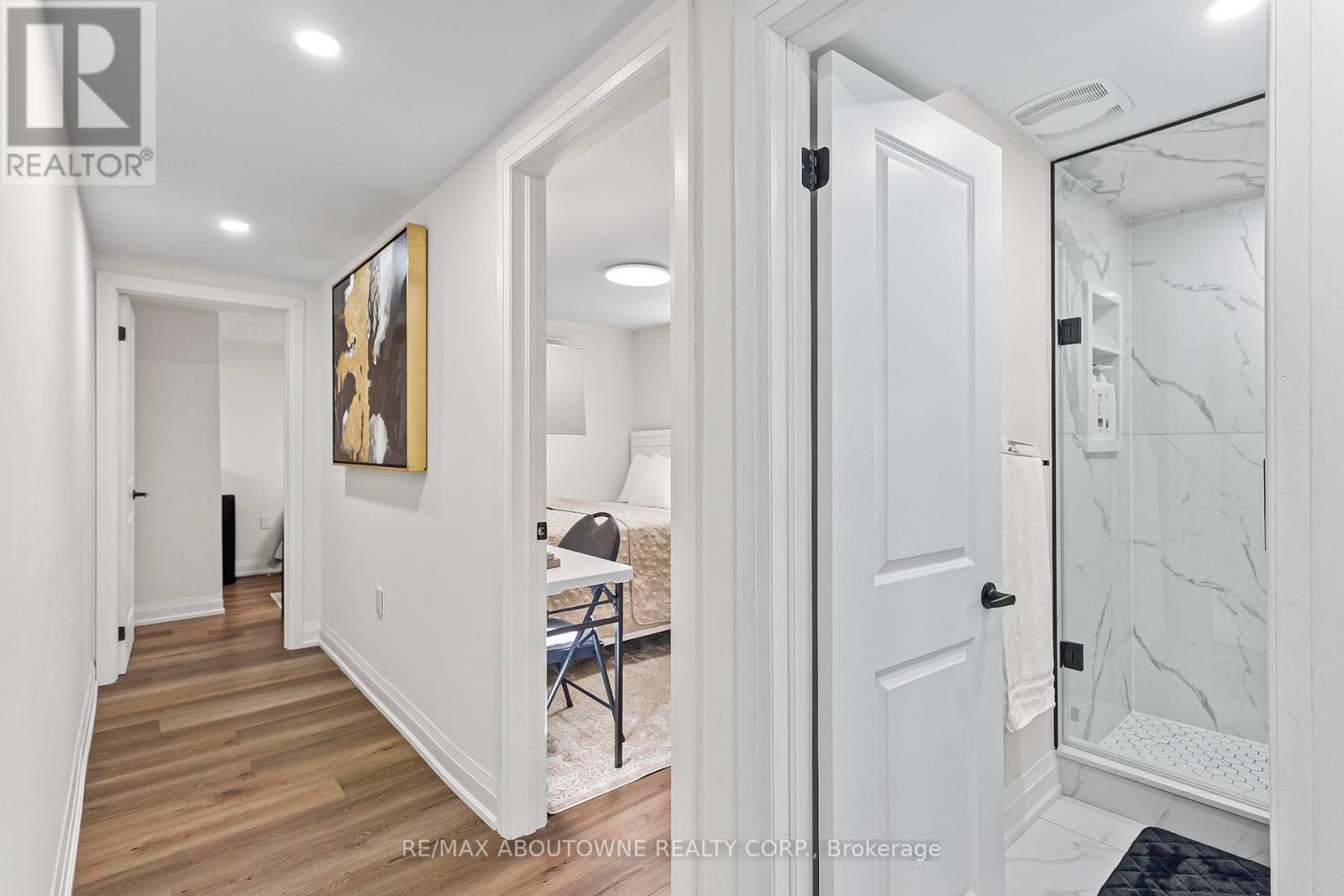 Photo 6 of Lower 523 Pinegrove Road, Oakville ON